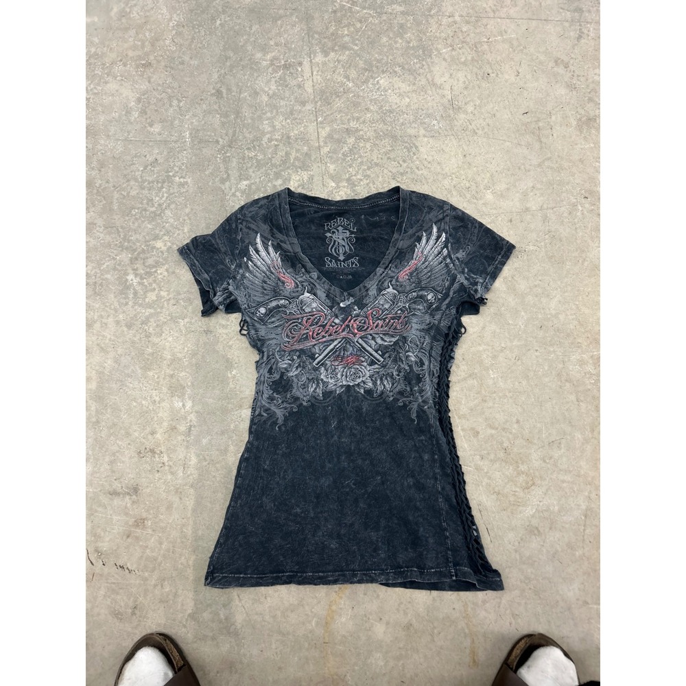 Rebel Saints Womens V-Neck Graphic Tee Mineral Wash Winged Revolver Side Braided